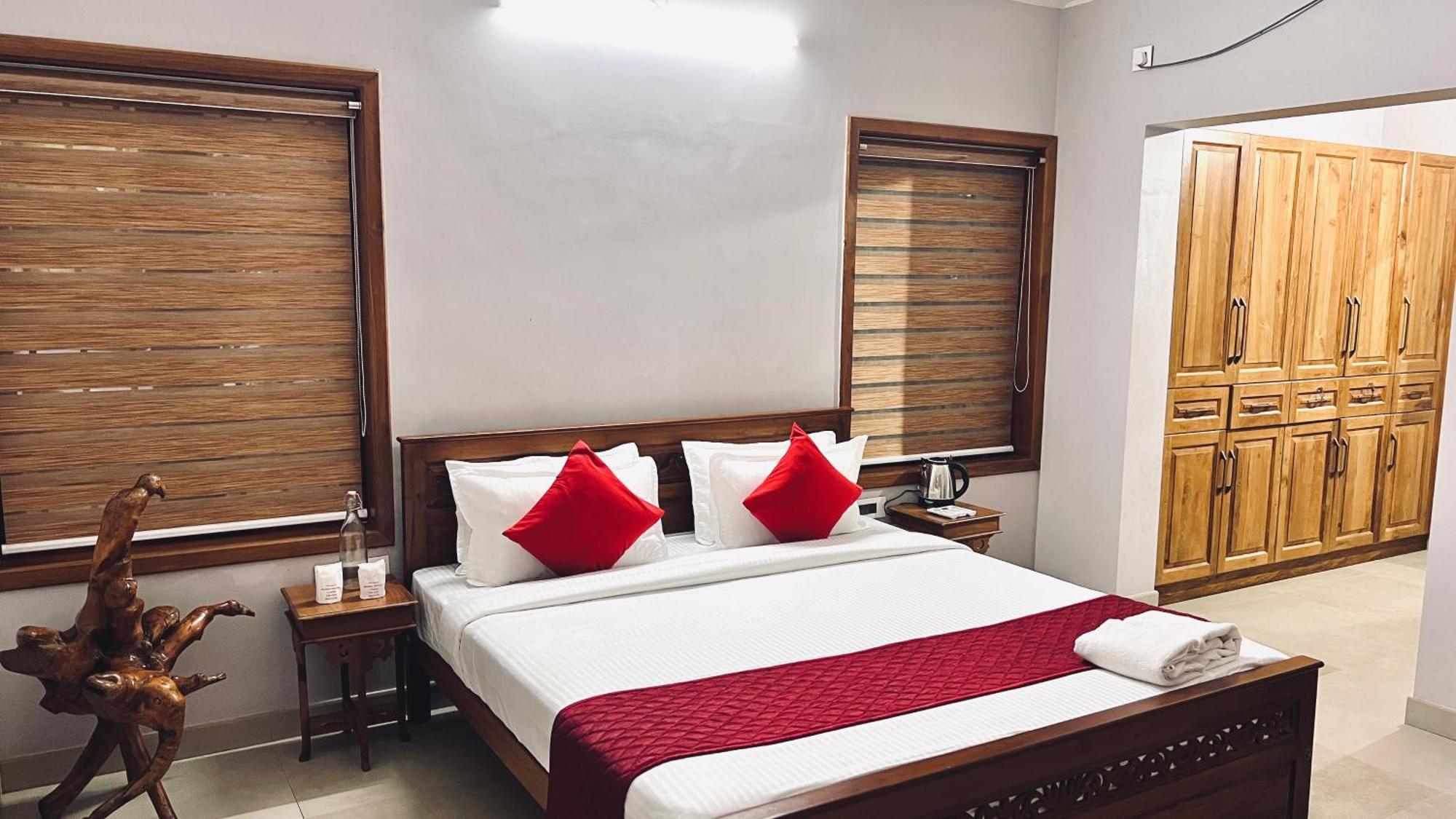 Waterfront By Palmyra Apartment Kollam Exterior photo