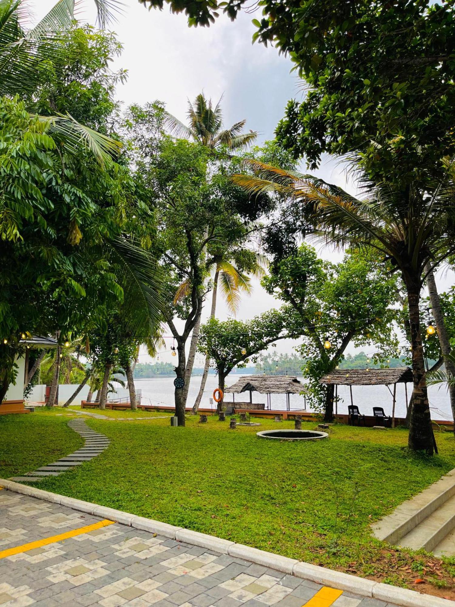 Waterfront By Palmyra Apartment Kollam Exterior photo